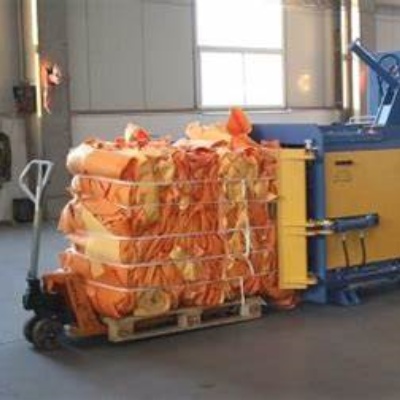 Hotmelt-Umreifungsband in der Textilrecyclingindustrie